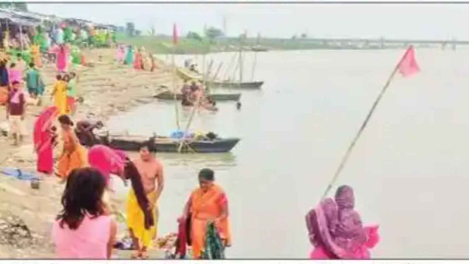 महादेवपुर गंगा घाट पर पहुंचने लगे शिवभक्त, सुरक्षा इंतजाम नाकाफी