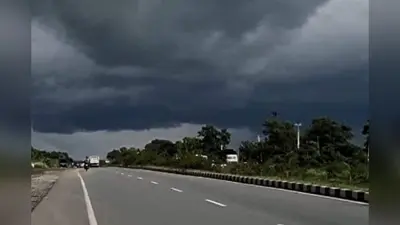 हल्की बारिश और घने बादलों के साथ हुई सुबह की शुरुआत, उमस से राहत; जानें सभी प्रखंडों का हाल