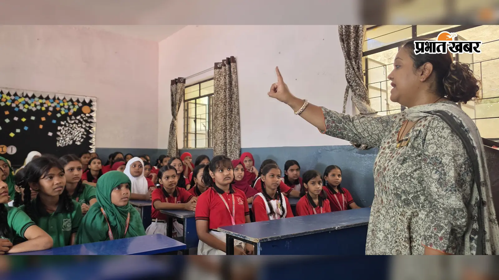 छात्राओं को गुड और बैड टच की जानकारी देतीं रोटेरियन डॉ अपूर्वा सिन्हा | Prabhat Khabar Network छात्राओं को गुड और बैड टच की जानकारी देतीं रोटेरियन डॉ अपूर्वा सिन्हा | Prabhat Khabar Network