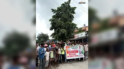 भागकोलिया पंचायत में भ्रष्टाचार का आरोप, उग्र ग्रामीणों ने कीर्तनिया चौक पर टायर जलाकर किया सड़क जाम
