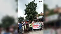 भागकोलिया पंचायत में भ्रष्टाचार का आरोप, उग्र ग्रामीणों ने कीर्तनिया चौक पर टायर जलाकर किया सड़क जाम