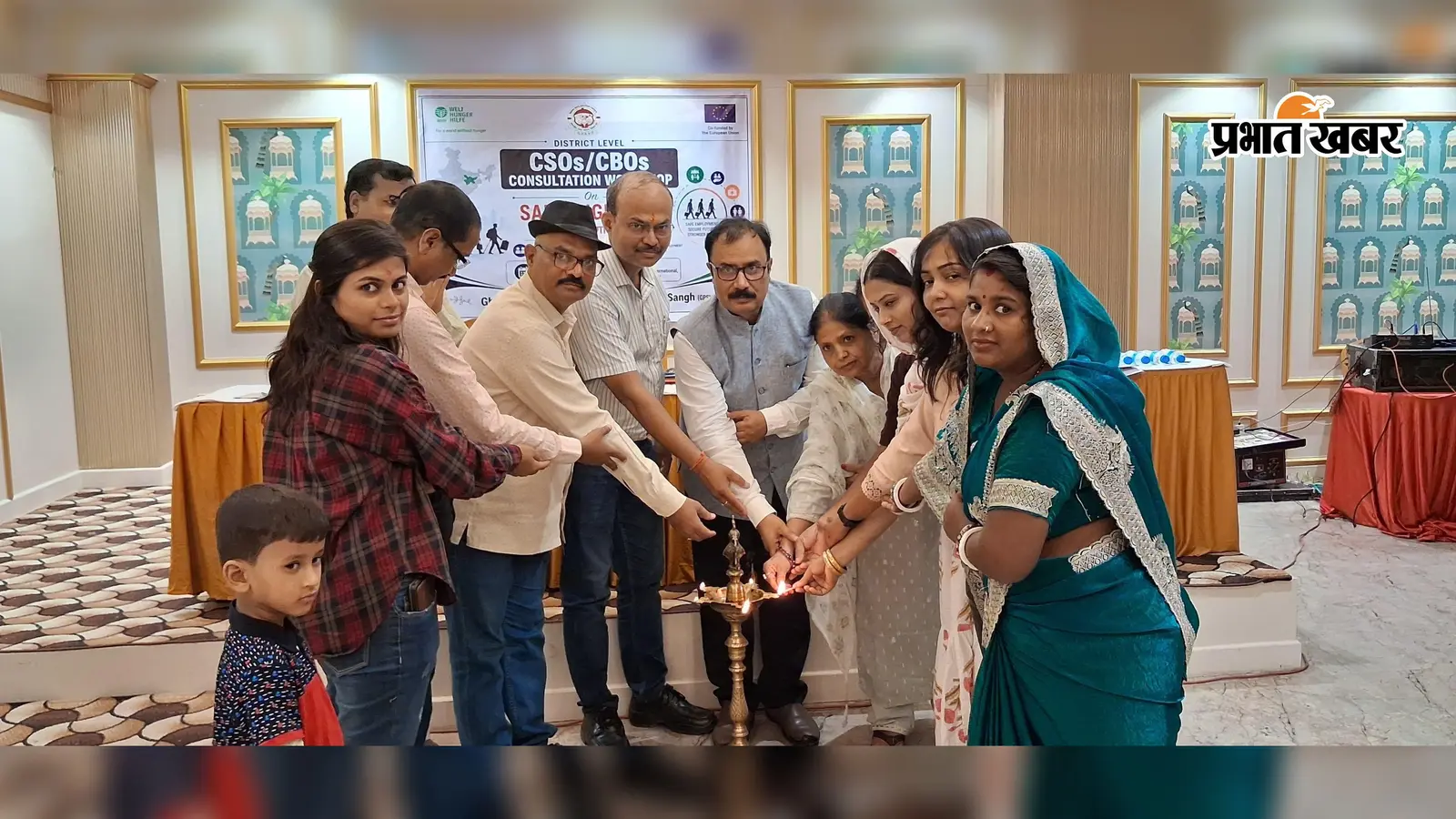 दीप जला कार्यक्रम का उदघाटन करते उप श्रम आयुक्त व अन्य | Prabhat Khabar Network दीप जला कार्यक्रम का उदघाटन करते उप श्रम आयुक्त व अन्य | Prabhat Khabar Network