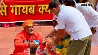 भगवा चोला, दानपेटी और संसद में 'शॉर्ट प्ले', पप्पू यादव का अनोखा प्रदर्शन, राहुल गांधी ने भी दिया दान