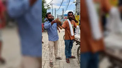 सीवान: पिंजरे में कैद पक्षियों को खरीदकर आजाद करते हैं सीवान के सचिन राज, जानें उनकी अनोखी कहानी