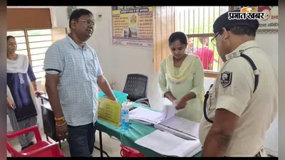 जनता दरबार की शिकायत पर हरिहरपुर पहुंचे बीडीओ, स्वास्थ्य उपकेंद्र और विकास योजनाओं का किया निरीक्षण