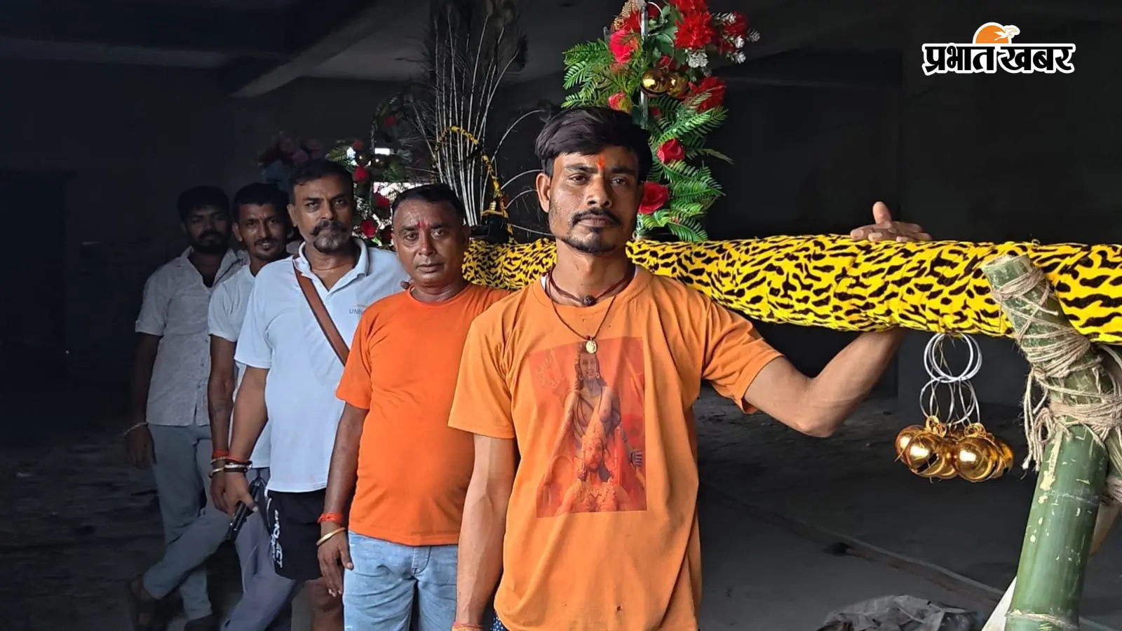 30 फीट लंबी और डेढ़ क्विंटल वजनी कांवर के साथ शिव भक्त सुदर्शन कुमार 30 फीट लंबी और डेढ़ क्विंटल वजनी कांवर के साथ शिव भक्त सुदर्शन कुमार