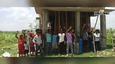 'घटिया सामग्री से बन रहा सामुदायिक भवन', मैनाटांड़ में ग्रामीणों ने जांच और कार्रवाई की मांग उठाई