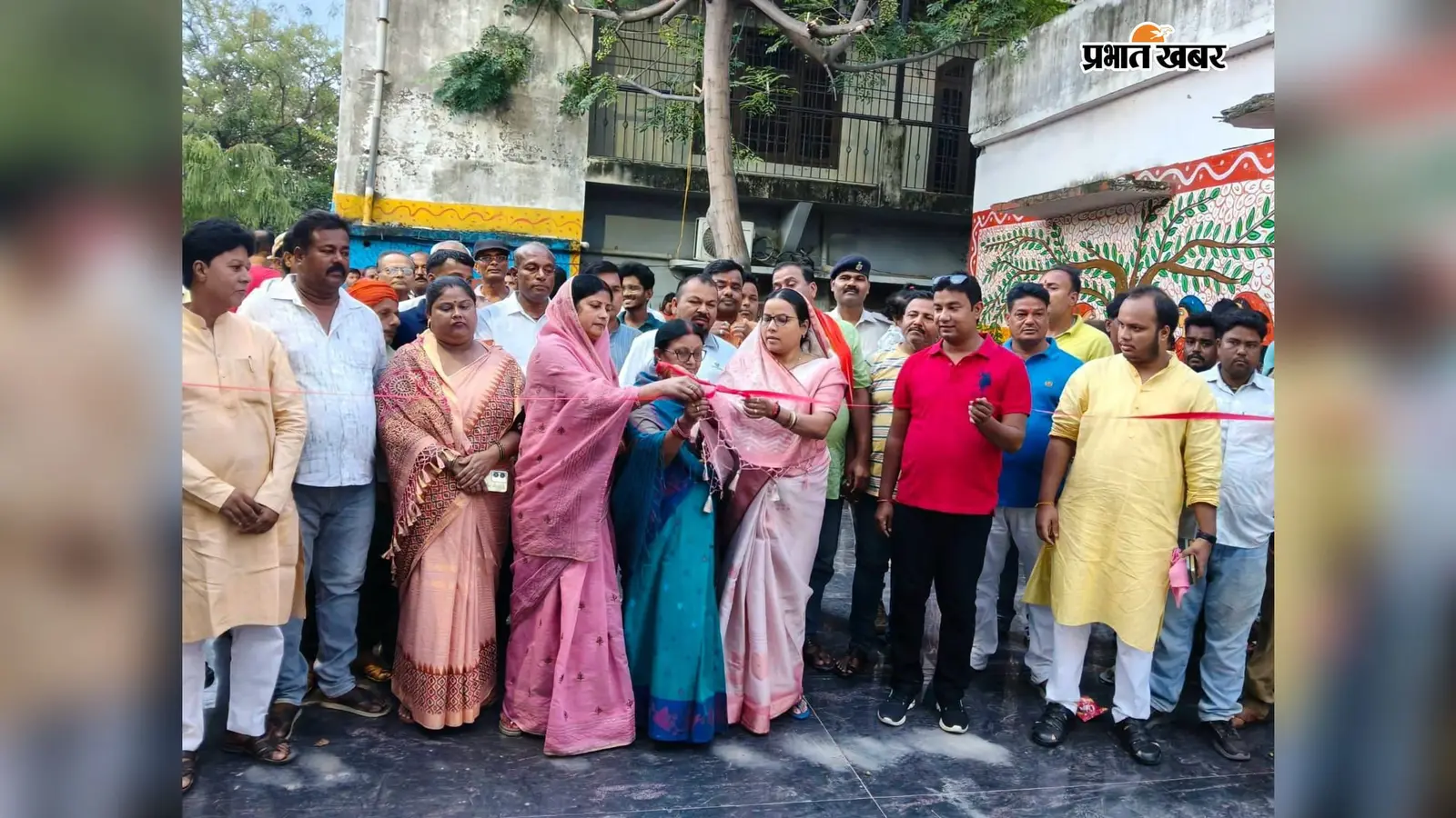 पार्क का उद्घाटन करती सभपति उपसभापति व पार्षद | Prabhat Khabar Network पार्क का उद्घाटन करती सभपति उपसभापति व पार्षद | Prabhat Khabar Network