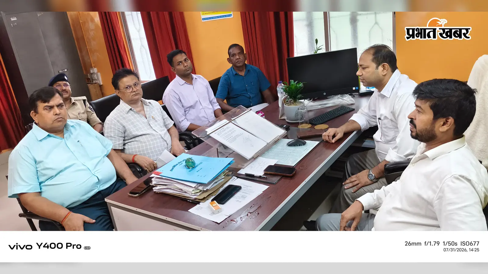 फोटो : परिचय : बैठक में उपस्थित सीजेएम पीके महथा एवं प्रभारी सचिव सचिन कुमार | Prabhat Khabar Network फोटो : परिचय : बैठक में उपस्थित सीजेएम पीके महथा एवं प्रभारी सचिव सचिन कुमार | Prabhat Khabar Network