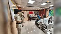 गोपालगंज में जनसुनवाई में उमड़ी फरियादियों की भीड़, एसपी ने सुनीं समस्याएं