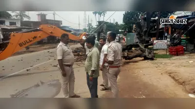 अरवल: महेंदिया बाजार में एनएच-139 किनारे खड़ा सूखा महुआ का पेड़ हटाया गया, टला बड़ा हादसा