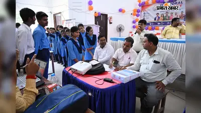 जिला स्कूल में निर्वाचन साक्षरता क्लब का आयोजन, विद्यार्थियों ने मॉक वोटिंग कर सीखी मतदान प्रक्रिया