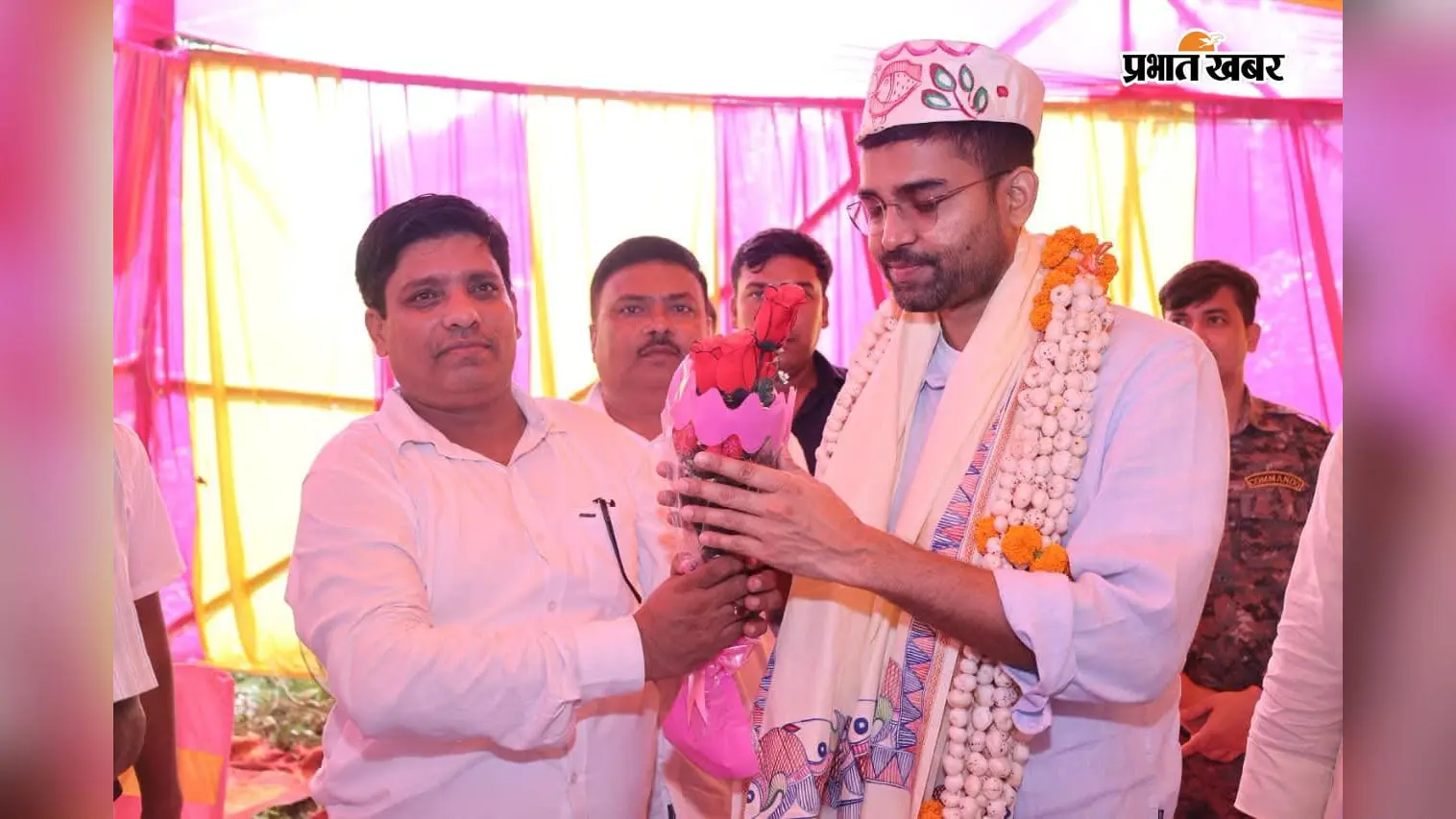 1 मौजपुर में मंत्री का स्वागत करते रामभरोस महतो 2 रमोली में आयोजित जन संवाद को संबोधित करते मंत्री | Prabhat Khabar Network 1 मौजपुर में मंत्री का स्वागत करते रामभरोस महतो 2 रमोली में आयोजित जन संवाद को संबोधित करते मंत्री | Prabhat Khabar Network