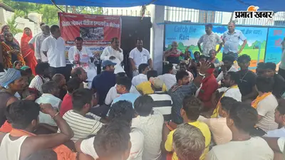 तीन सूत्री मांगों को लेकर अनिश्चितकालीन धरने पर डटे सफाईकर्मी, पूर्व विधायक ने किया समर्थन