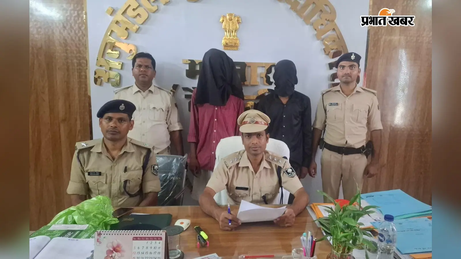 चोरी की घटना का उद्भेदन डीएसपी ने किया था इसी कांड का अभियुक्त पुलिस हिरासत से फरार हो गया है | Prabhat Khabar Network चोरी की घटना का उद्भेदन डीएसपी ने किया था इसी कांड का अभियुक्त पुलिस हिरासत से फरार हो गया है | Prabhat Khabar Network
