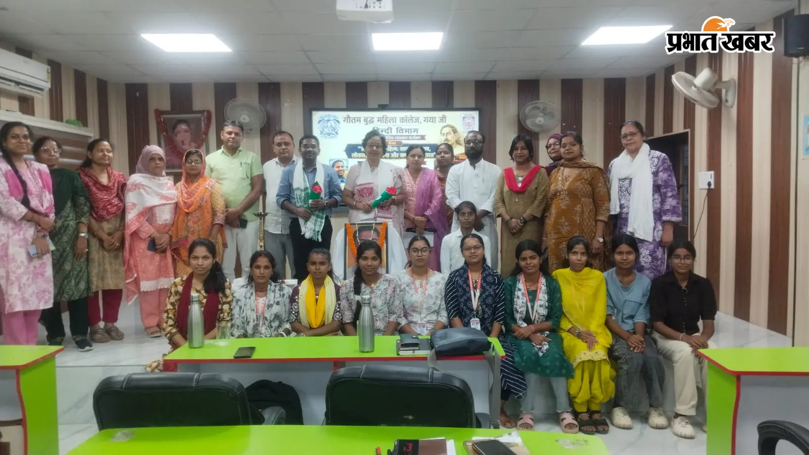 कार्यक्रम के दौरान छात्राएं व अन्य | Prabhat Khabar Network कार्यक्रम के दौरान छात्राएं व अन्य | Prabhat Khabar Network