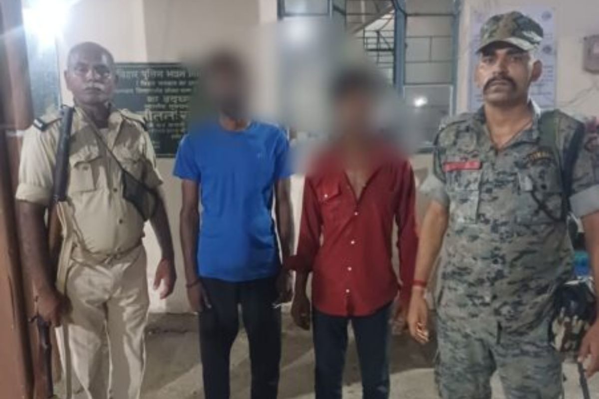 औरंगाबाद : ओबरा देवी मंदिर में बच्चे के गले से कटा था सोने का लॉकेट, पुलिस ने दो आरोपियों को दबोचा