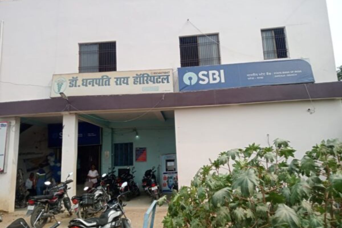 बक्सर में SBI बैंक से 98 हजार रुपये लेकर फरार हुए शातिर, जांच में जुटी पुलिस