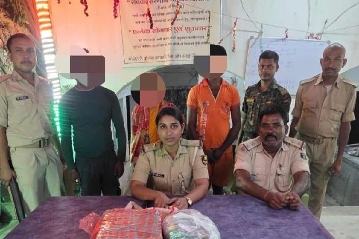 Drug Smuggling Arrest: मोतिहारी में पुलिस की बड़ी रेड, 5.2 किलो गांजे के साथ महिला समेत तीन गिरफ्तार