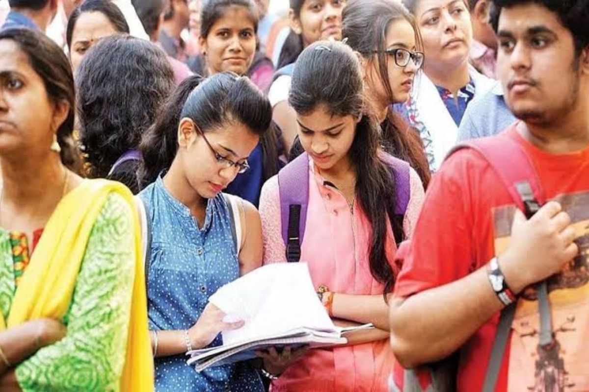 कटिहार में मार्कशीट नहीं मिलने से इंटर स्पेशल छात्रों का यूजी एडमिशन अटका