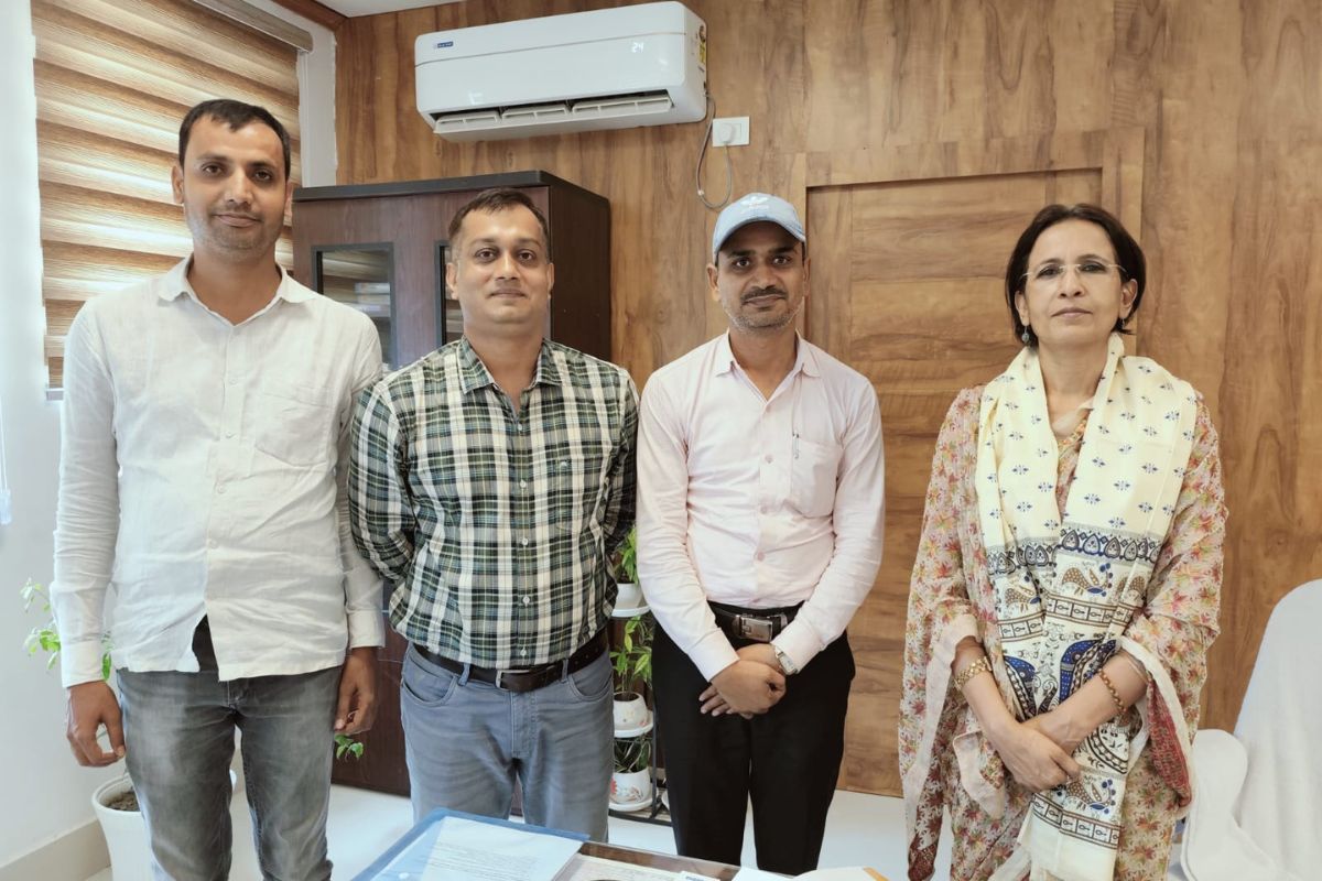 डुमरी हॉल्ट को स्टेशन बनाने और ट्रेनों के ठहराव की मांग, रेलवे अधिकारियों ने दिया आश्वासन