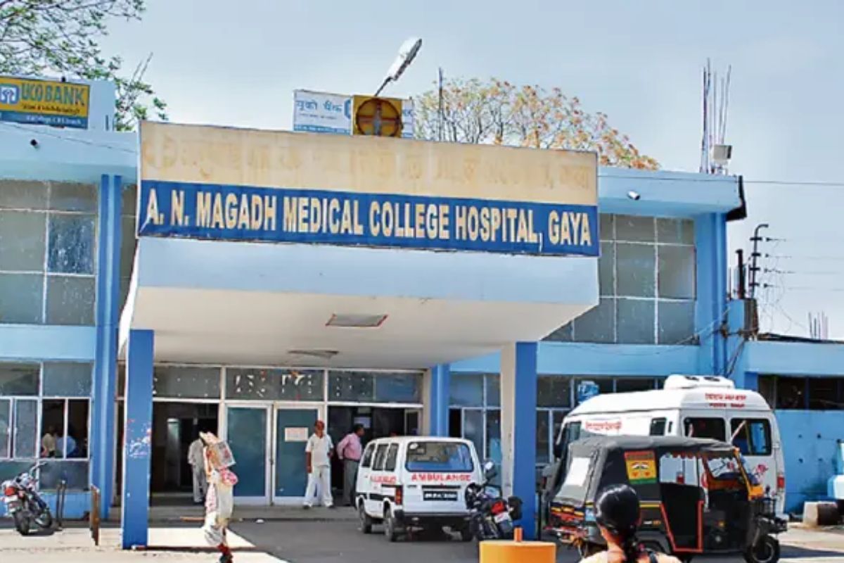 NEET फर्जीवाड़ा मामले में मगध मेडिकल कॉलेज के दो छात्र निलंबित, कैंपस और हॉस्टल में प्रवेश पर रोक