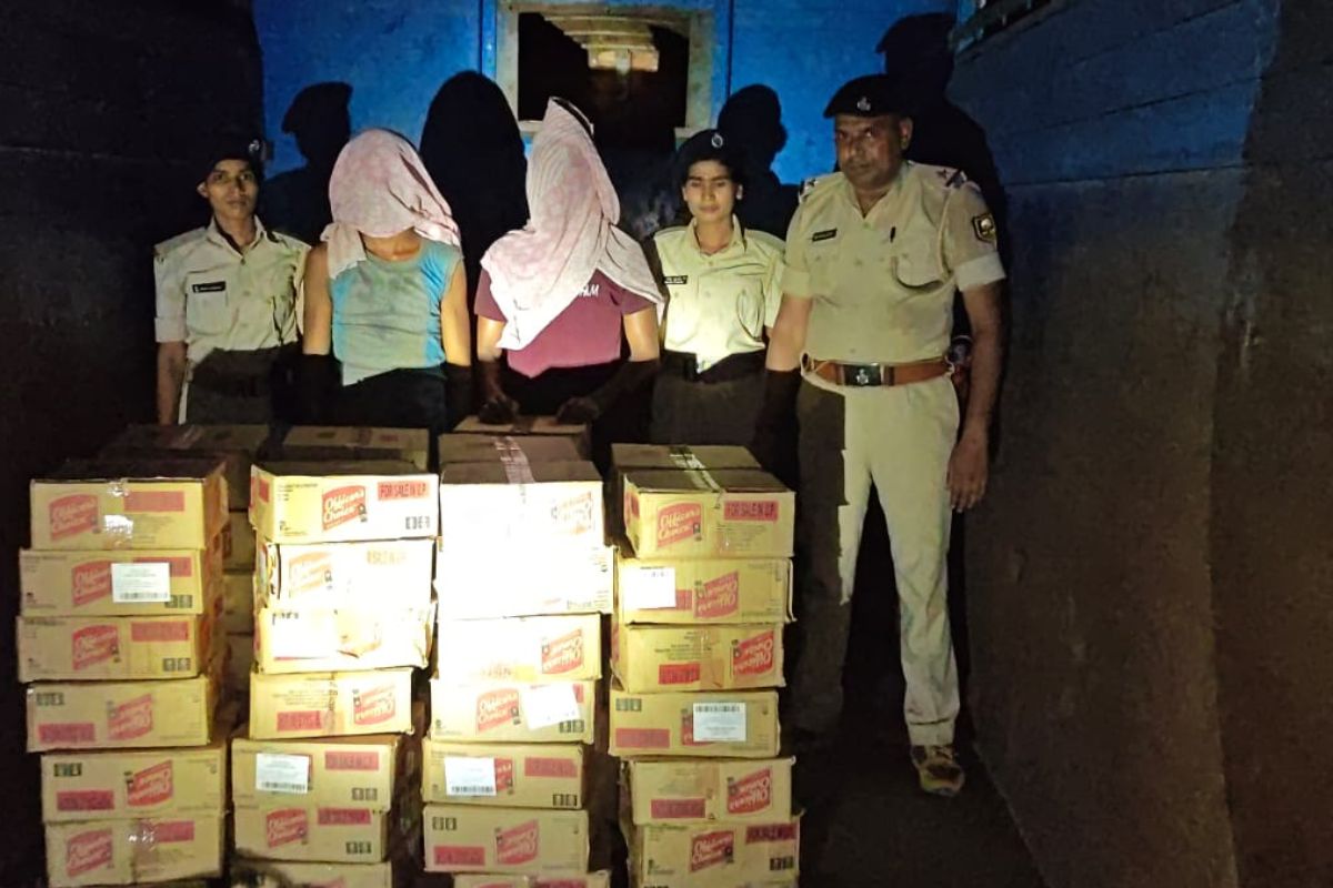 जहानाबाद में ट्रक से 822.96 लीटर विदेशी शराब जब्त, दो तस्कर गिरफ्तार