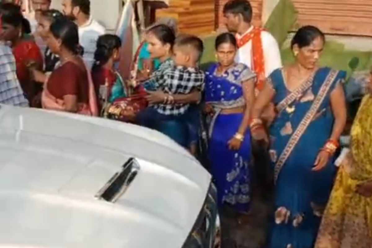 औरंगाबाद : शादी के बाद दूल्हे की मानसिक स्थिति पर उठाया सवाल, आपस में भिड़े लड़का-लड़की पक्ष