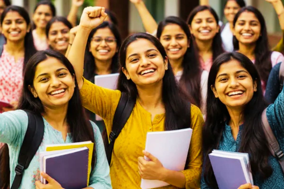बिहार की 1.5 लाख छात्राओं को मिलेगा 50000 का तोहफा, जानें कब आएगा पैसा
