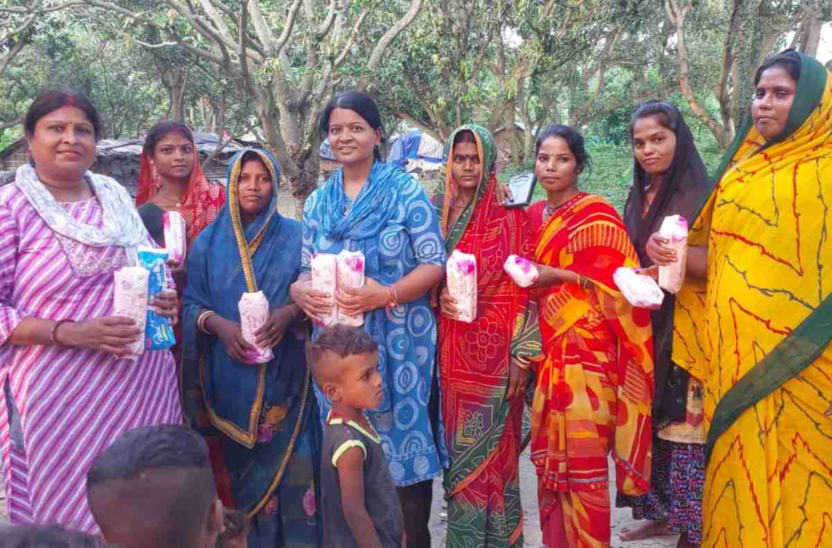 350 महिलाओं को बांटे गए सेनेटरी पैड, मासिक धर्म स्वच्छता को लेकर किया गया जागरूक