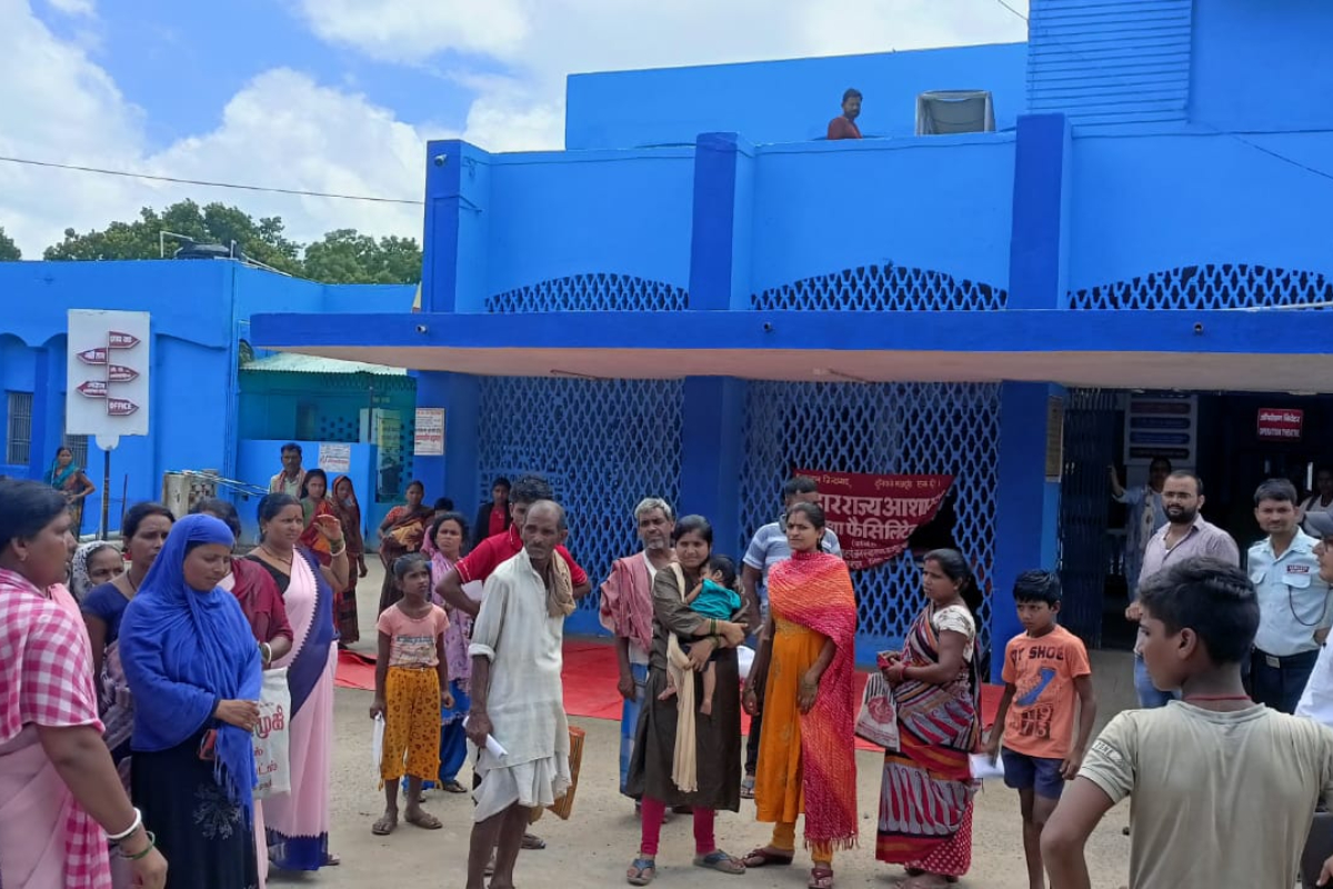 घरेलू विवाद से परेशान विवाहिता ने खाया जहर, गंभीर हालत में मायागंज रेफर