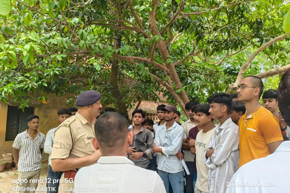 अकबरपुर इंटर विद्यालय में परीक्षा के दौरान विवाद, ड्रेस नहीं पहनने पर कार्रवाई, 50 से अधिक छात्रों को परीक्षा से किया बाहर