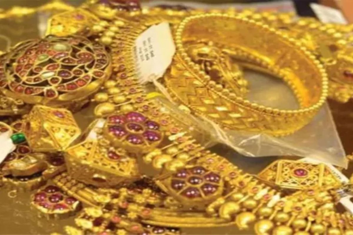 पश्चिम बंगाल से 5 किलो सोना लूटकांड का फरार आरोपी वैशाली से दबोचा गया, पटना सिटी में भी STF की छापेमारी