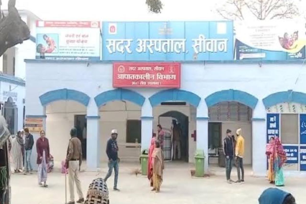 सांप काटने से मासूम की मौत के बाद सीवान सदर अस्पताल में बवाल, डॉक्टर-नर्स से मारपीट, इमरजेंसी वार्ड में तोड़फोड़