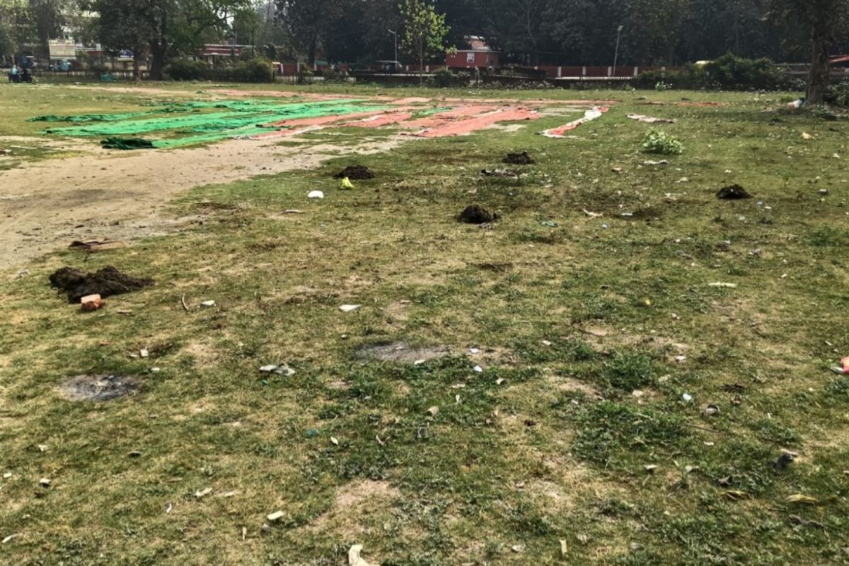 बरौनी का ऐतिहासिक रेलवे मैदान बदहाल, रेल प्रशासन पर लापरवाही का आरोप