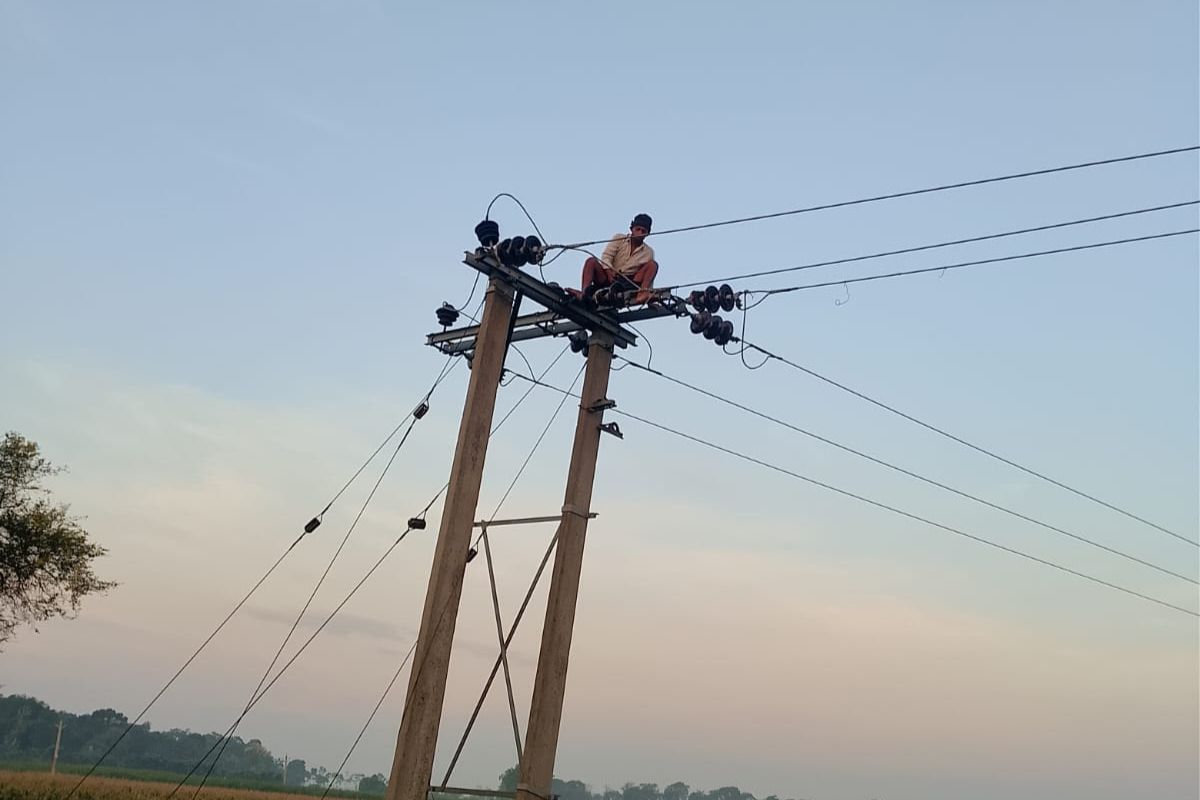 भीषण गर्मी में बिजली की आंख-मिचौनी से बढ़ी परेशानी, घंटों कटौती से लोग बेहाल