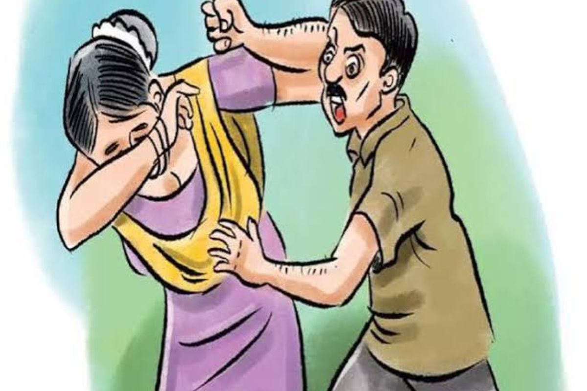नवादा में सूखे नशे का कहर, नशेड़ी का बीच सड़क पर हाईवोल्टेज ड्रामा, राहगीर महिला से मारपीट