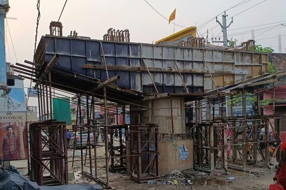 रेल ओवरब्रिज निर्माण कार्य तेज, भूमि अधिग्रहण की बाधा के बीच आगे बढ़ रहा प्रोजेक्ट