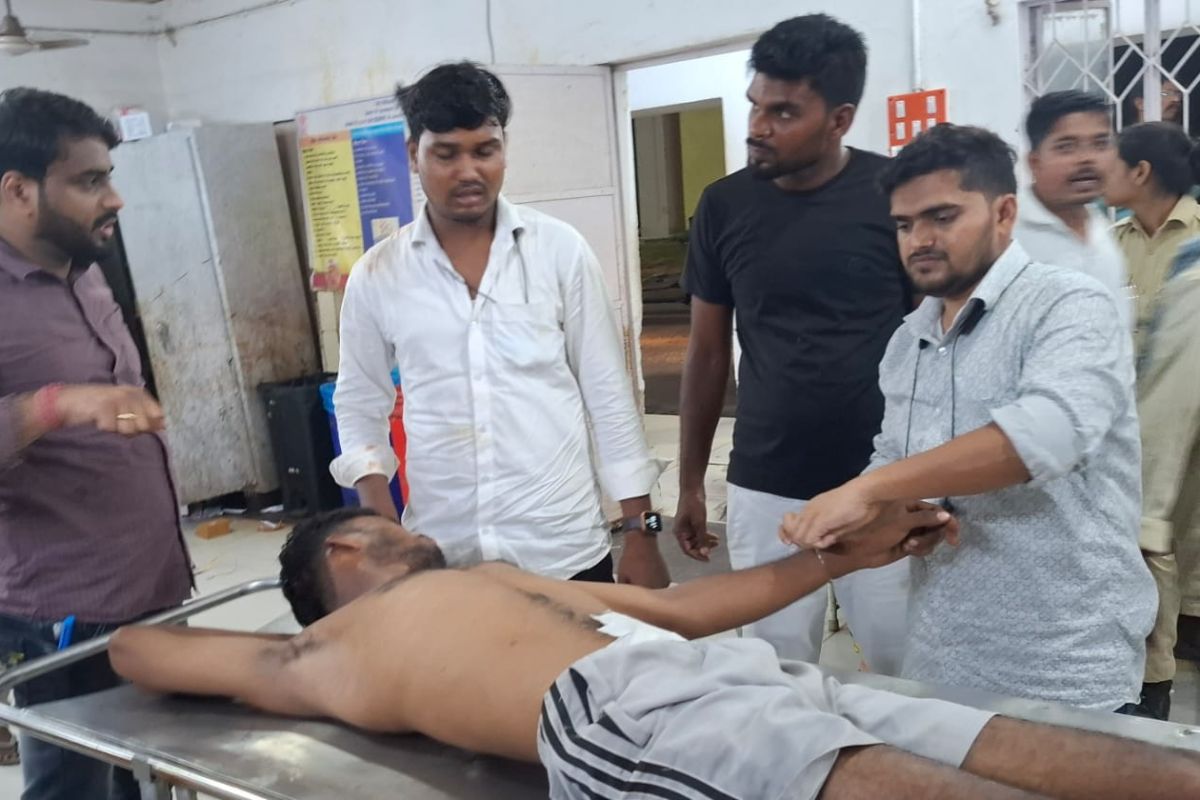 सुपौल में ससुराल आए मधेपुरा के युवक को स्मैकरों ने चाकू घोंपकर किया लहूलुहान, पूर्णिया जीएमसीएच में भर्ती