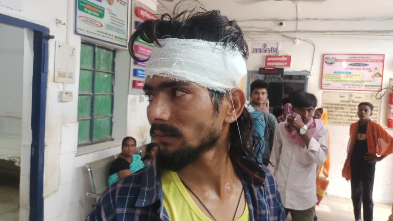 बच्चे को बचाने के प्रयास में पलटी बाइक, चालक गंभीर रूप से घायल