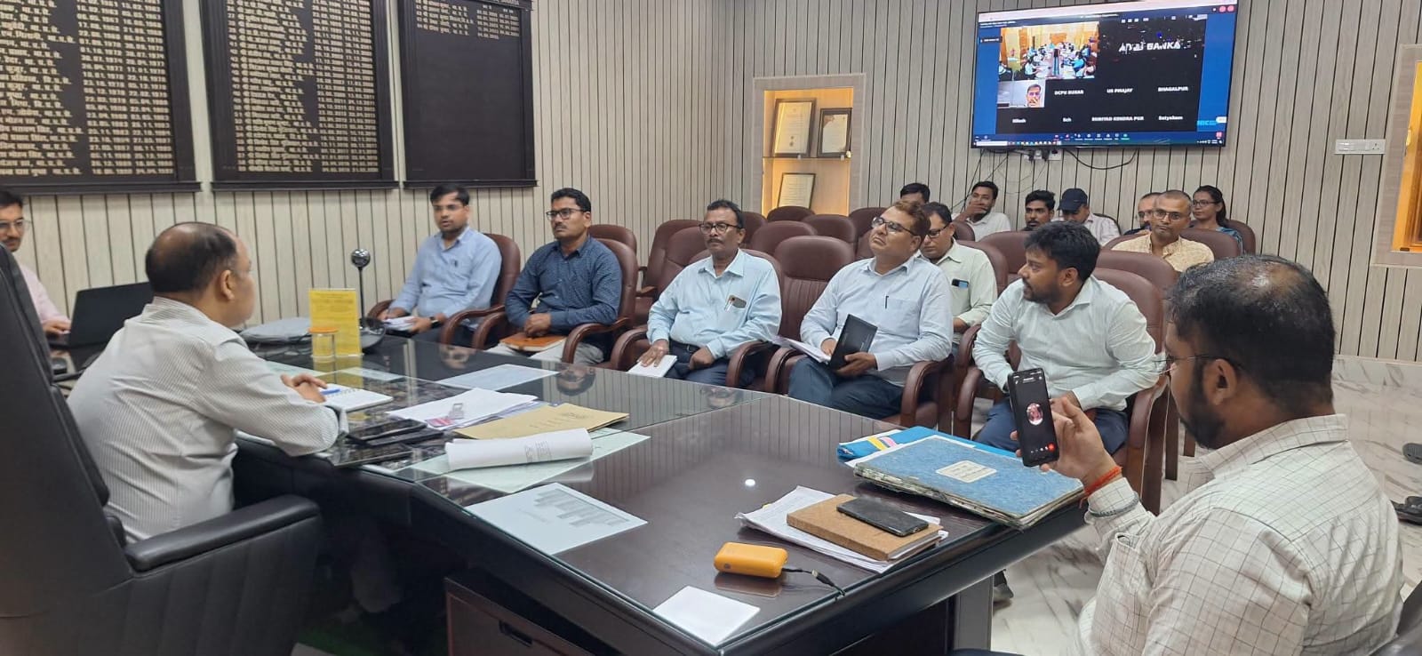 सहकारिता योजनाओं की हुई समीक्षा, डीएम बोले- पात्र किसानों तक हर हाल में पहुंचे लाभ