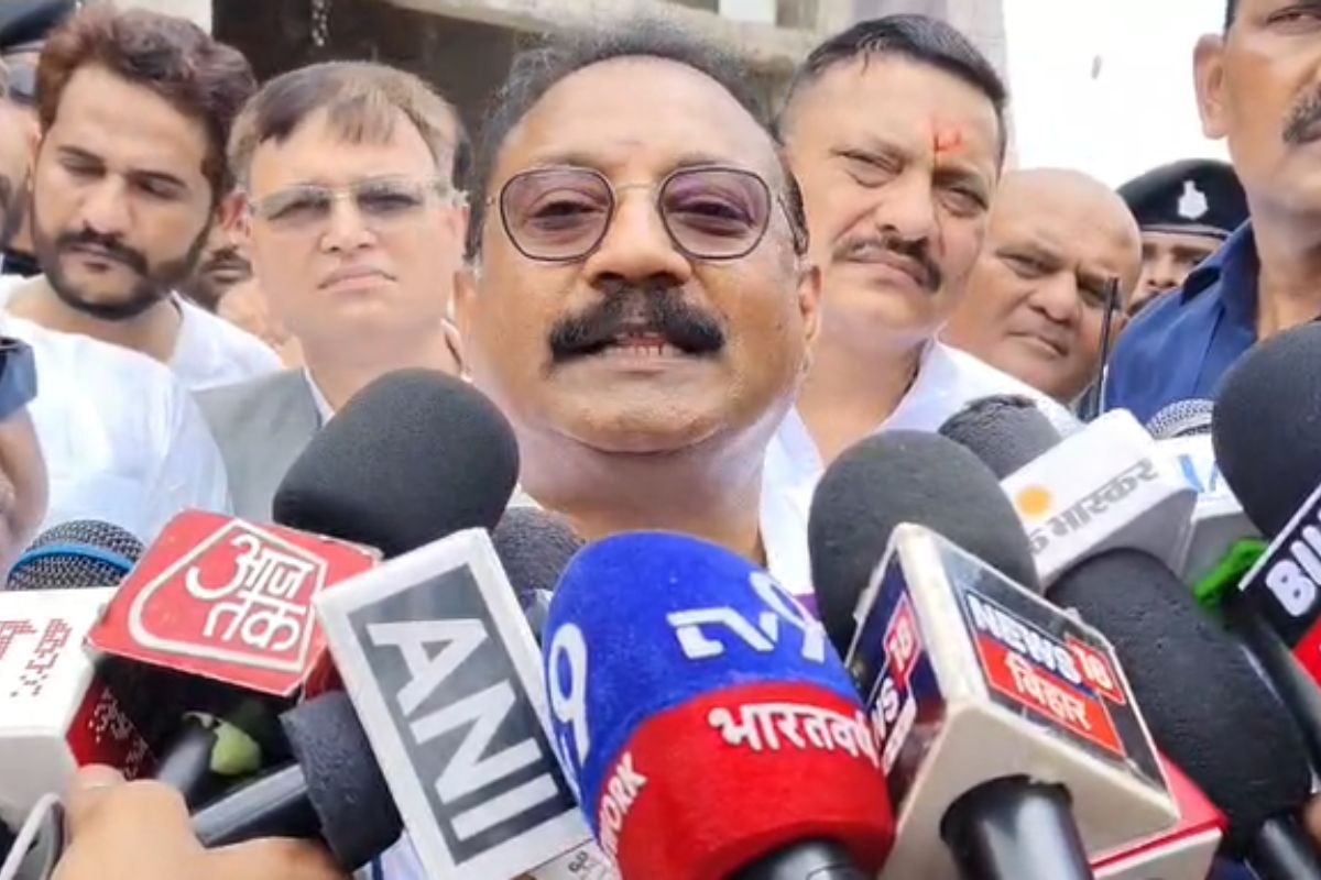 भरत तिवारी के गांव पहुंचे मंत्री अशोक चौधरी, बोले- एनकाउंटर गलत था, CM को बताऊंगा पूरी बात