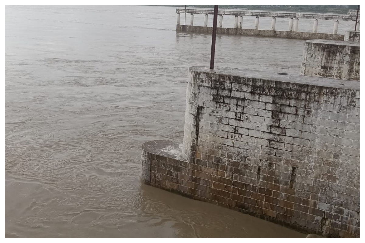 नेपाल में लगातार बारिश का असर, गंडक बराज से पहली बार एक लाख क्यूसेक से अधिक पानी छोड़ा गया