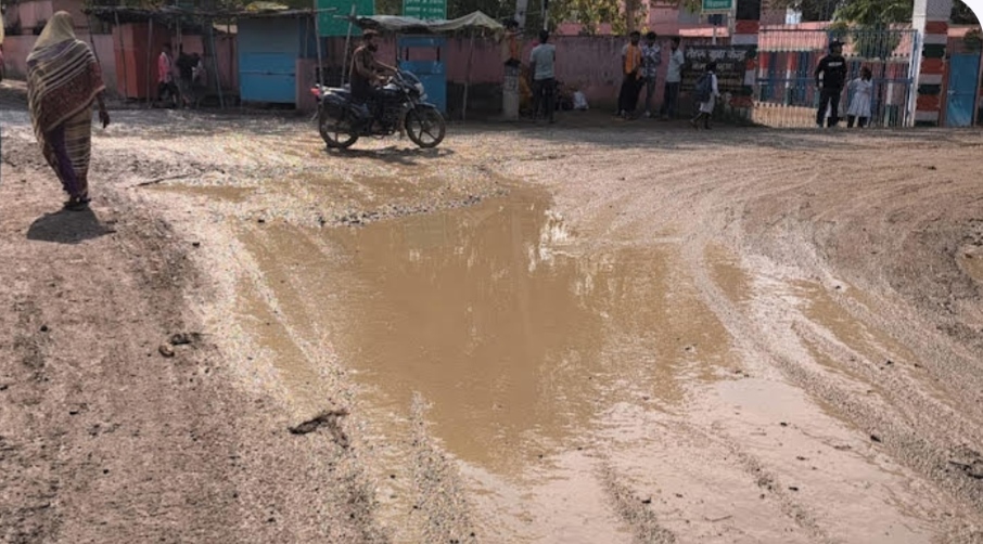 कैमूर में भारतमाला एक्सप्रेसवे निर्माण का काम बना मुसीबत, PNC की लापरवाही से बढ़ा सड़क हादसे का खतरा