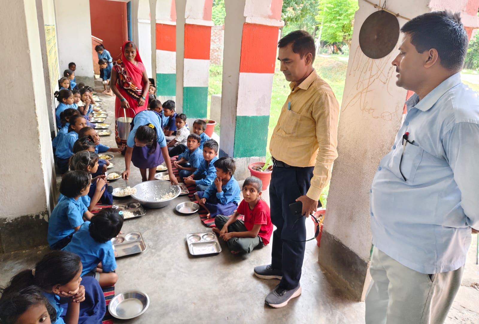 गया जी : बच्चों को भोजन परोसने से पहले रसोइये खुद चखें खाना, एमडीएम प्रभारी ने दिए निर्देश