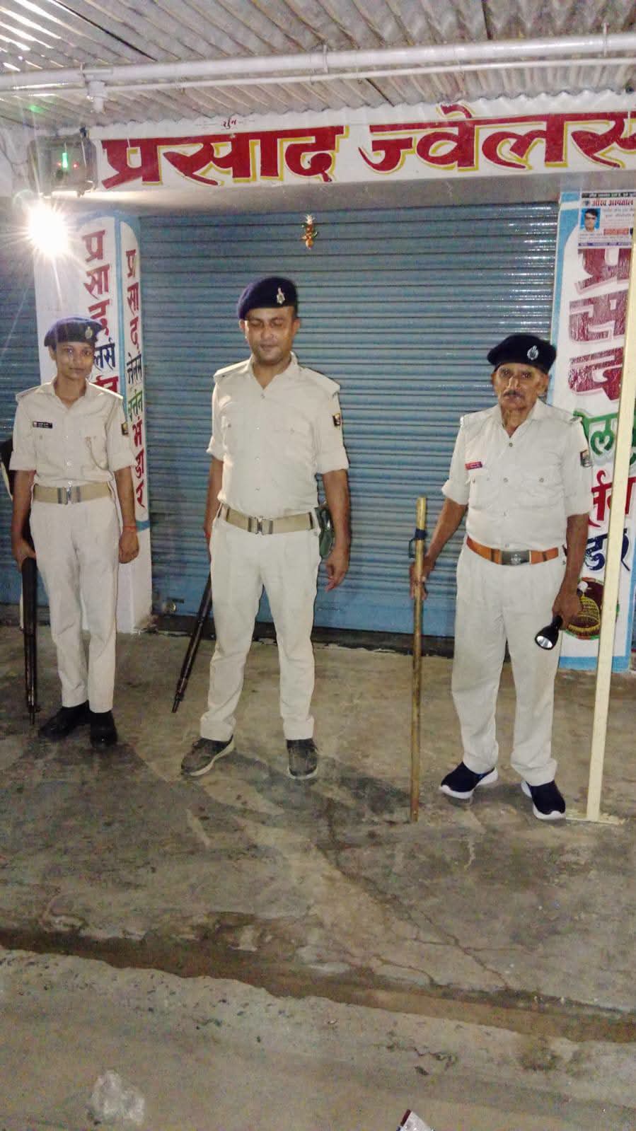 छपरा में रातभर सड़कों पर रही पुलिस, अपराध नियंत्रण को लेकर चला विशेष गश्ती अभियान