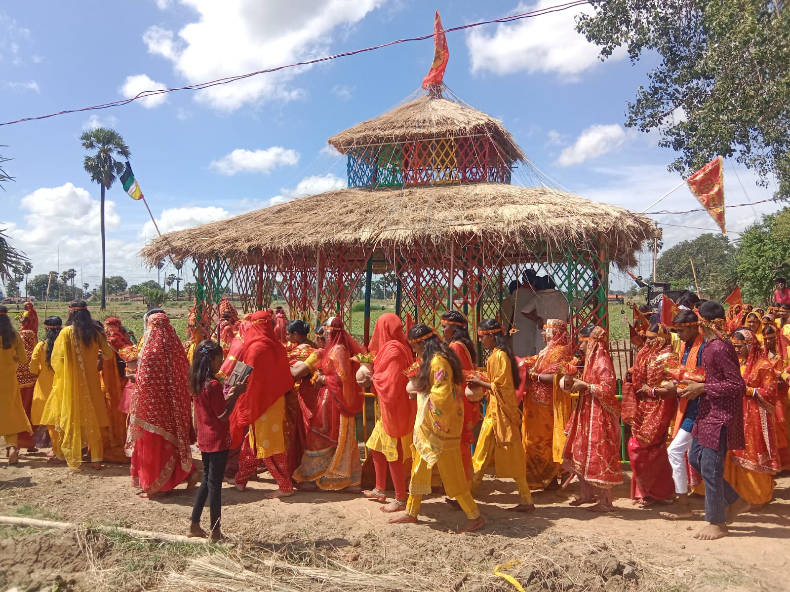 गया जी : वजीरगंज के बाराभिठिया में प्राण प्रतिष्ठा महायज्ञ का शुभारंभ, कलश यात्रा में उमड़े श्रद्धालु
