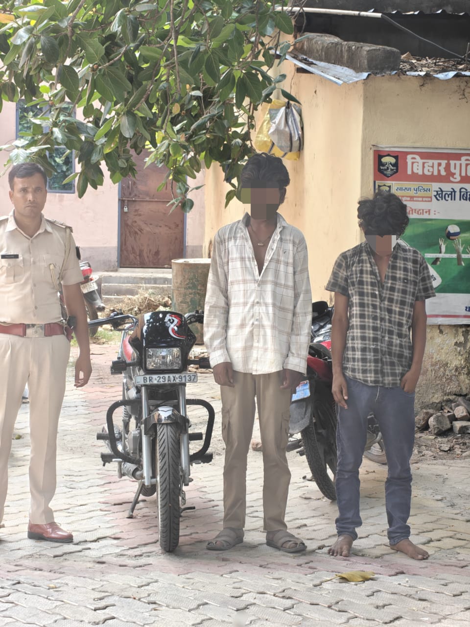 सारण पुलिस की बड़ी कार्रवाई, 24 घंटे में 57 अभियुक्त गिरफ्तार, हत्या और पॉक्सो के आरोपी भी शामिल