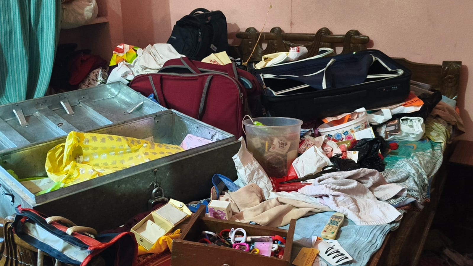 औरंगाबाद में वेंटीलेटर से घर में घुसे चोर, साढ़े तीन लाख की संपत्ति और जन्मदिन का सामान लेकर फरार