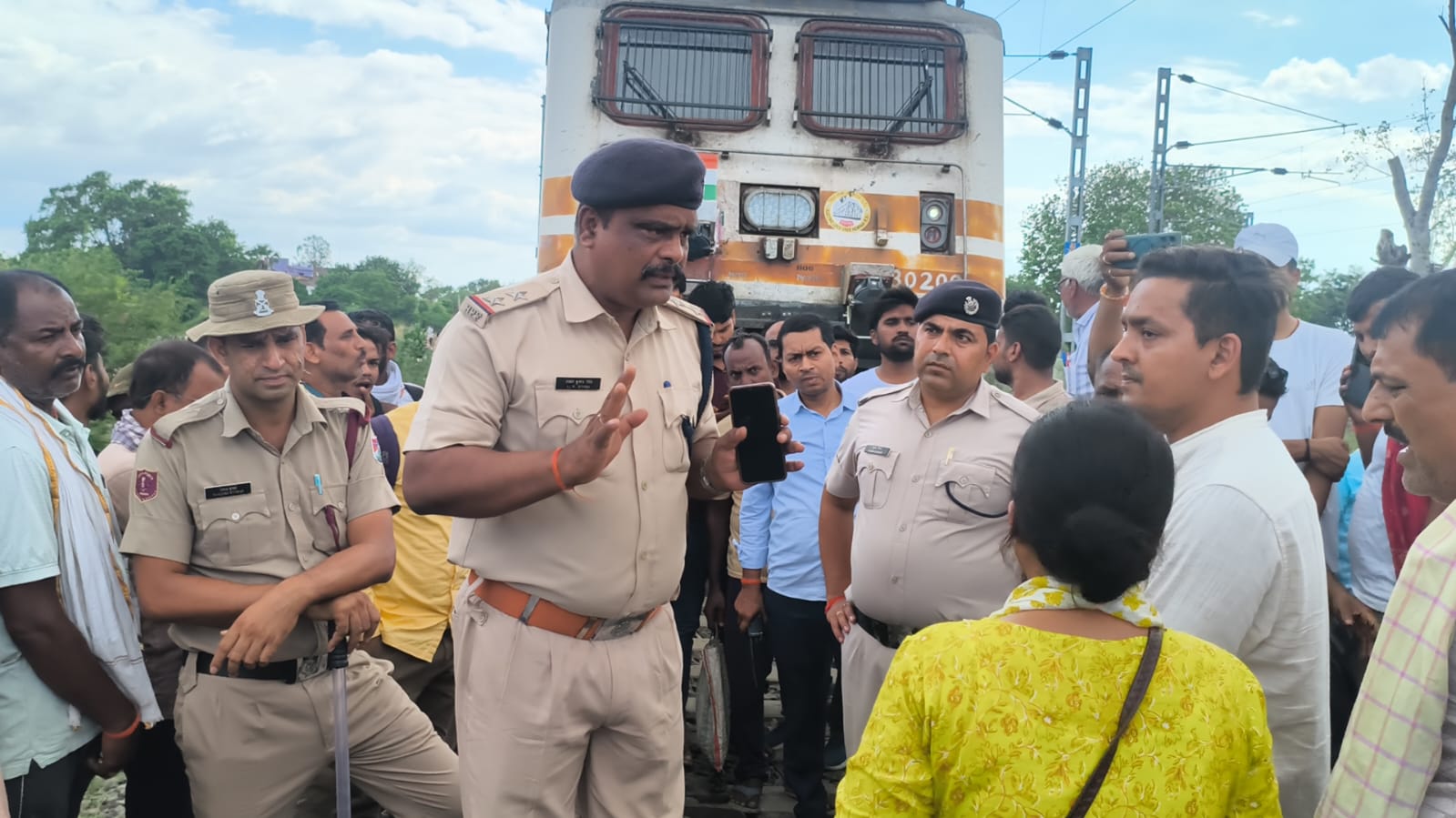 नवादा में सब-इंस्पेक्टर दंपत्ति से मारपीट, सीट विवाद में ट्रेन रुकवाई, काशीचक स्टेशन पर एक घंटे रोकी गई हावड़ा एक्सप्रेस